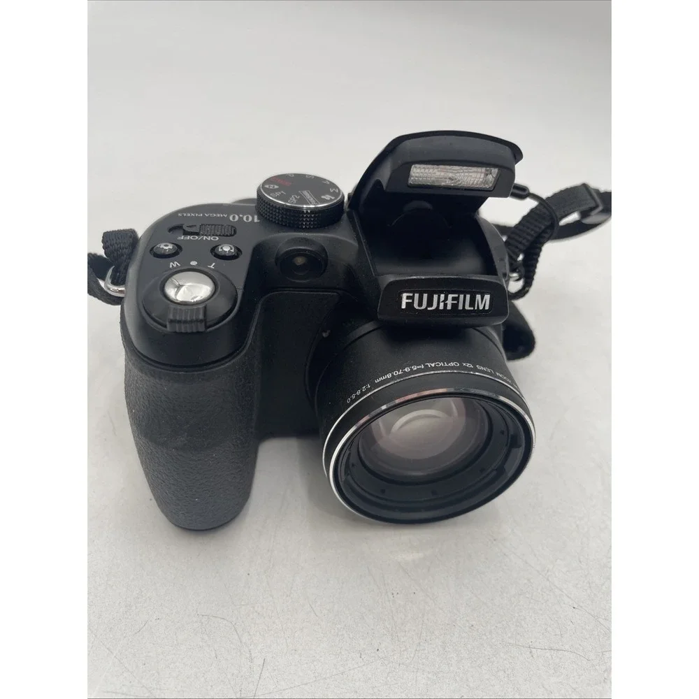 Fujifilm FinePix S1000fd Digital Camera 10.0MP 12X Zoom+Batteries+SD Card-TESTED